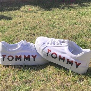 White Tommy Hilfiger platform shoes🤍❤️